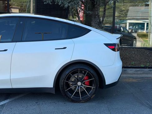 Used 2022 Tesla Model Y Performance AWD/4WD image 11