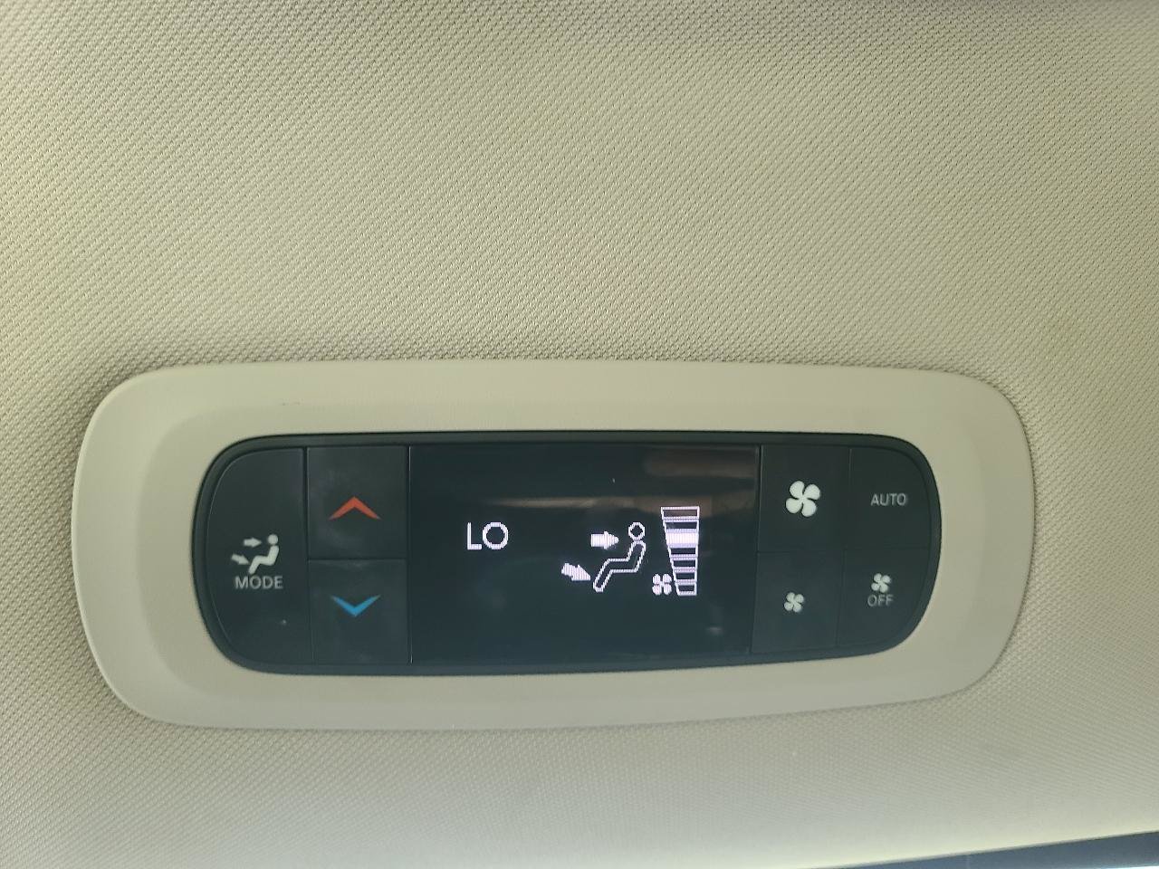 Used 2023 Chrysler Pacifica Touring-L FWD image 21