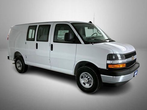 New 2025 Chevrolet Express 3500 w/ Driver Convenience Package image 3