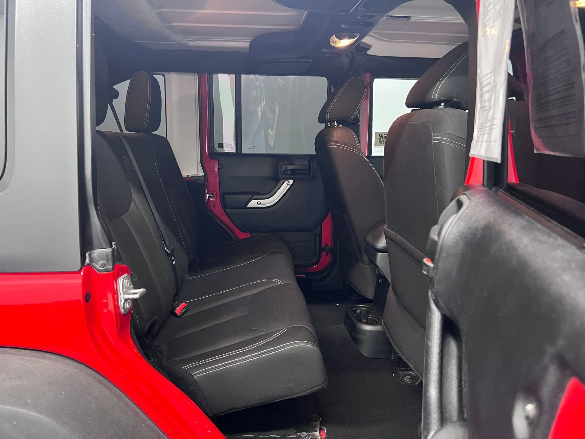 Used 2017 Jeep Wrangler Unlimited Rubicon w/ Connectivity Group AWD/4WD image 26