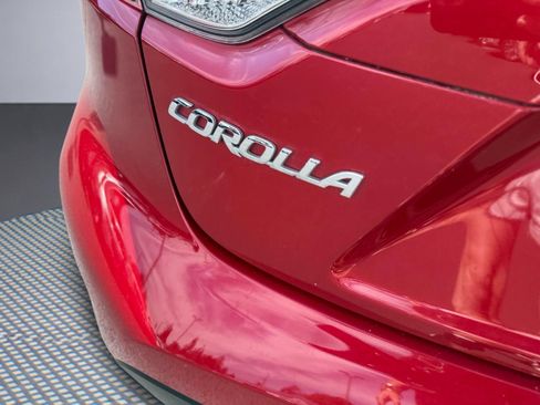 Used 2021 Toyota Corolla LE w/ Carpet Mat Package (TMS) FWD image 6