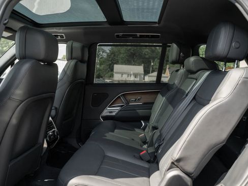 Used 2023 Land Rover Range Rover Long Wheelbase SE AWD/4WD image 12