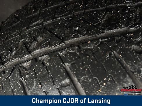 Used 2017 Jeep Grand Cherokee Altitude image 3