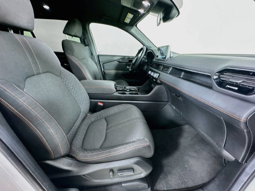 Used 2025 Honda Pilot Sport image 37