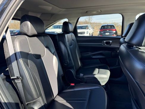Certified 2023 Kia Sorento EX w/ Panoramic Sunroof Package image 24