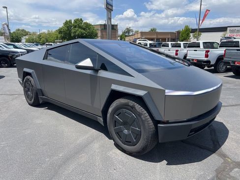 Used 2024 Tesla Cybertruck AWD Crew Cab image 5
