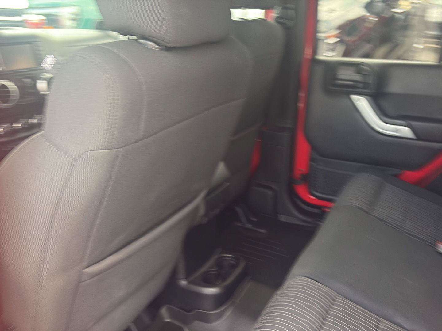 Used 2012 Jeep Wrangler Unlimited Rubicon w/ Connectivity Group AWD/4WD image 25