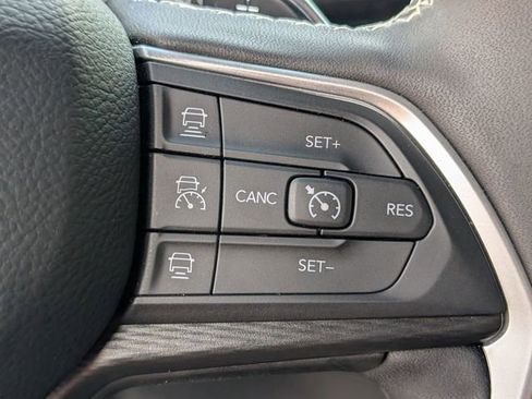 Used 2025 Jeep Grand Cherokee Laredo X w/ Luxury Tech Group I RWD image 20