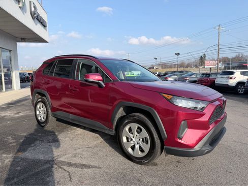 Used 2019 Toyota RAV4 LE image 5