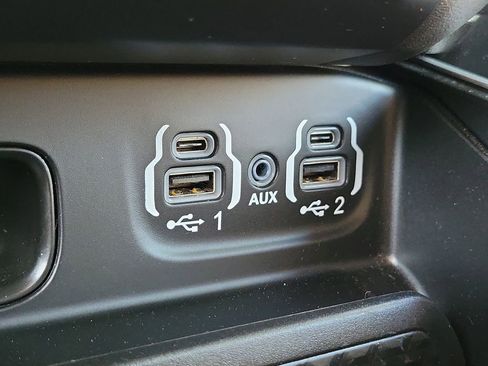 Used 2022 RAM 1500 Big Horn AWD/4WD image 39