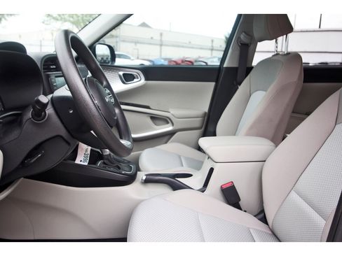 Used 2023 Kia Soul LX w/ LX Technology Package image 27