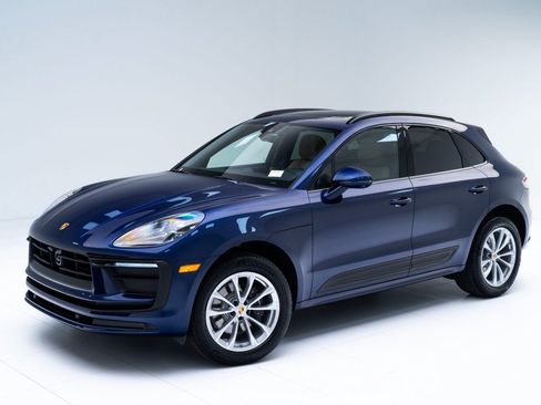 Certified 2026 Porsche Macan AWD/4WD image 1