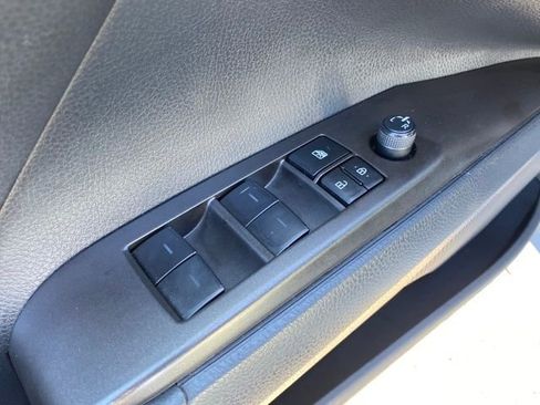 Used 2023 Toyota Camry SE FWD image 14