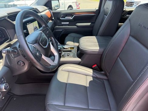 Used 2025 GMC Sierra 1500 Denali AWD/4WD image 28