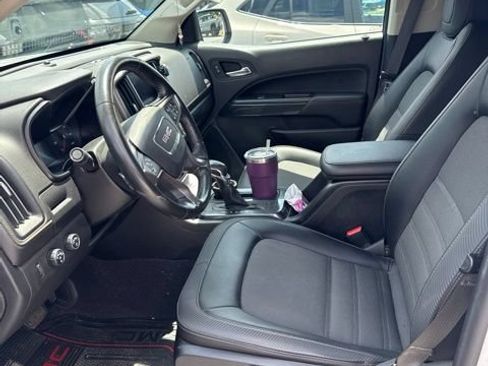 Used 2022 GMC Canyon AT4 w/ Trailering Package AWD/4WD image 3