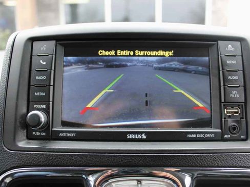 Used 2014 Chrysler Town & Country Touring image 19