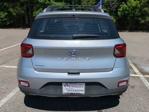 Used 2025 Hyundai Venue SEL FWD image 5