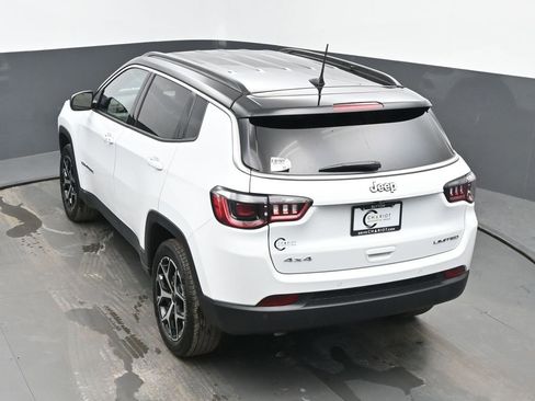 Used 2025 Jeep Compass Limited image 41