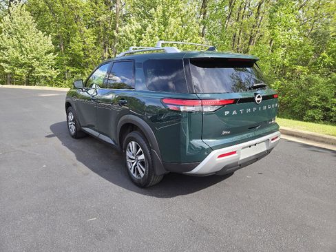 Used 2025 Nissan Pathfinder SL AWD/4WD image 6