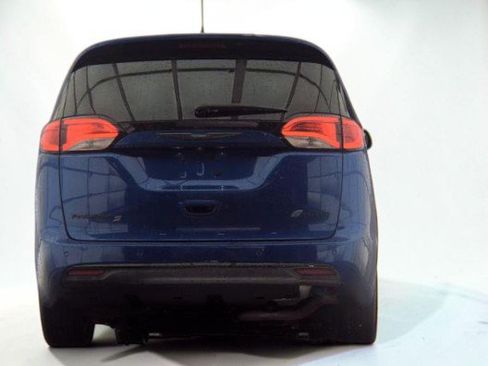 Used 2019 Chrysler Pacifica Limited w/ Advanced Safetytec Group FWD image 7