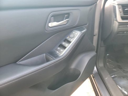 Used 2024 Nissan Rogue SV AWD/4WD image 10