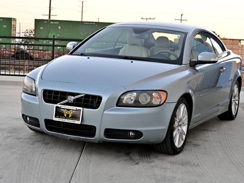 Used 2008 Volvo C70 T5 image 3