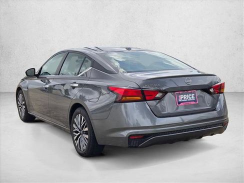 Used 2025 Nissan Altima 2.5 SV FWD image 8
