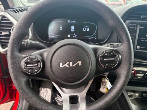 Used 2025 Kia Soul LX w/ LX Technology Package image 25