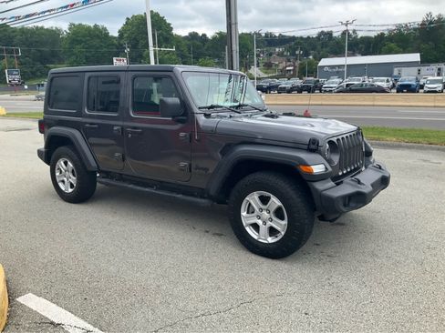 Used 2022 Jeep Wrangler Unlimited Sport AWD/4WD image 3