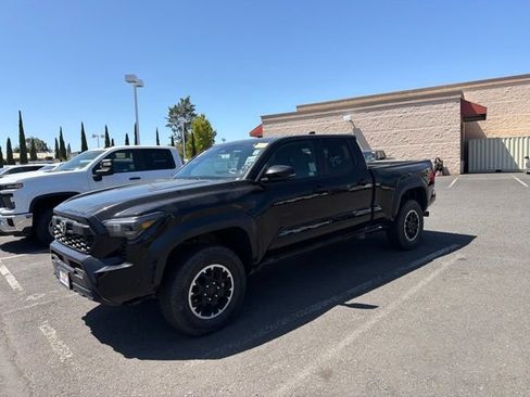 Used 2024 Toyota Tacoma TRD Off-Road w/ TRD Off Road Premium Package AWD/4WD image 16
