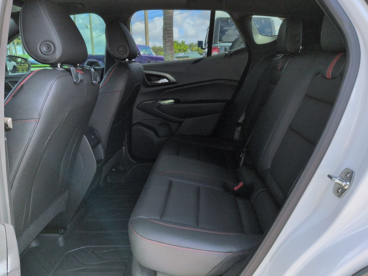 Used 2025 Chevrolet Trax RS w/ Sunroof Package FWD image 14