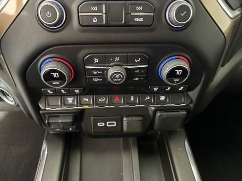 Used 2022 Chevrolet Silverado 3500 High Country image 24