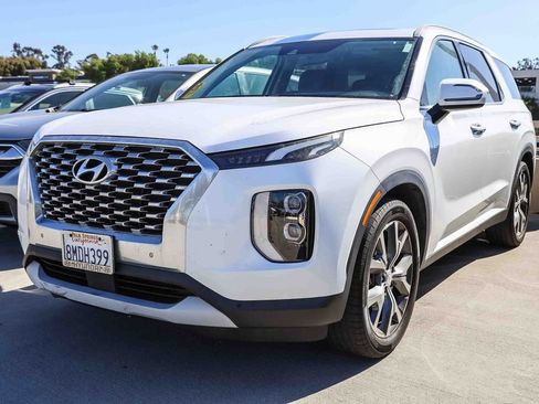 Used 2020 Hyundai Palisade SEL w/ Premium Package FWD image 3