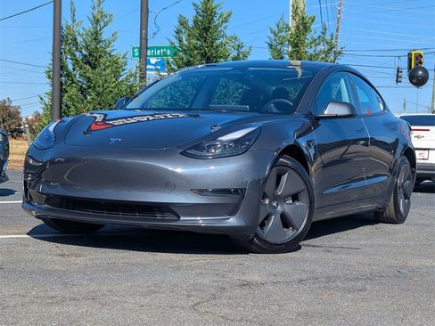 Used 2023 Tesla Model 3 Standard Range image 2