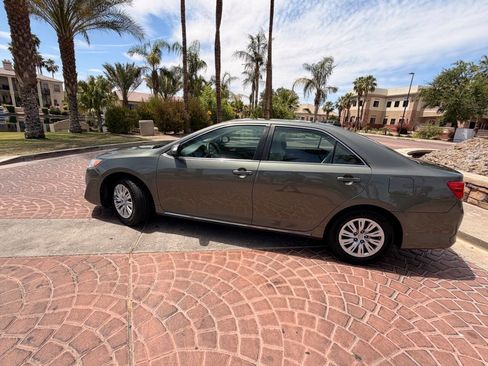 Used 2013 Toyota Camry LE FWD image 11