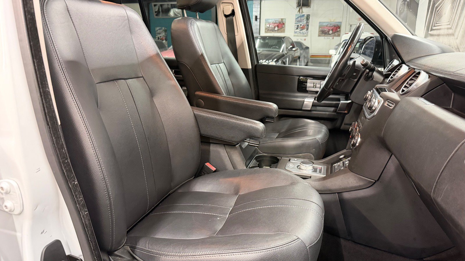 Used 2016 Land Rover LR4 HSE AWD/4WD image 34