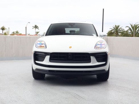 Certified 2025 Porsche Macan AWD/4WD image 6