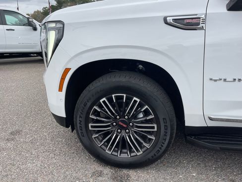 Used 2025 GMC Yukon Elevation image 12