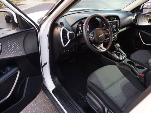 Used 2024 Kia Soul LX w/ Option Group 015 image 7