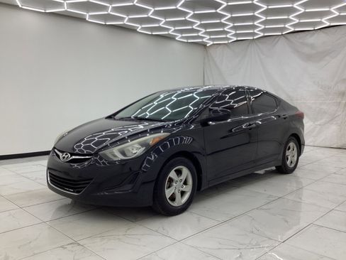 Used 2014 Hyundai Elantra SE image 1
