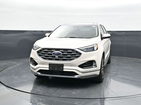 Used 2019 Ford Edge Titanium w/ Equipment Group 301A AWD/4WD image 3