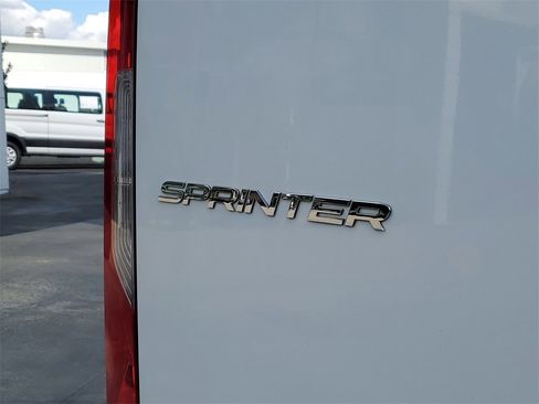 Used 2019 Freightliner Sprinter 3500 image 8