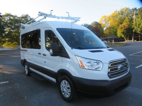 Used 2018 Ford Transit 150 XLT image 3