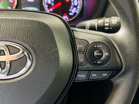 Used 2022 Toyota RAV4 XLE w/ Convenience Package image 19