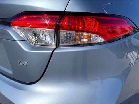 Used 2022 Toyota Corolla LE FWD image 30
