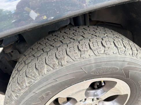 Used 2016 Jeep Wrangler Unlimited Sahara w/ Connectivity Group AWD/4WD image 10