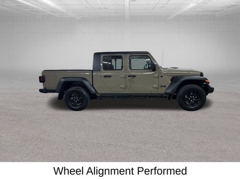 Used 2020 Jeep Gladiator Sport w/ Quick Order Package 24S AWD/4WD image 16
