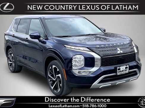 Used 2024 Mitsubishi Outlander image 1