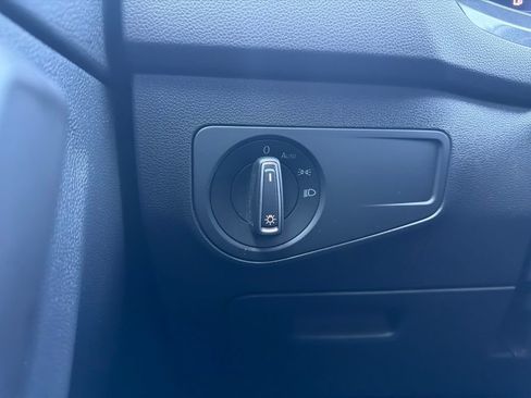 Used 2022 Volkswagen Tiguan SE AWD/4WD image 27