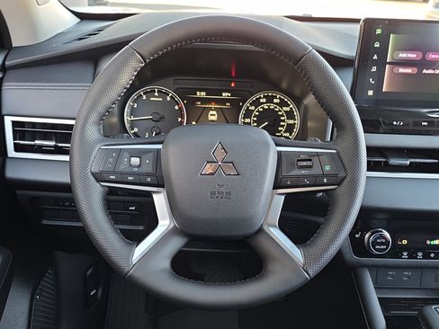 New 2026 Mitsubishi Outlander SE image 13